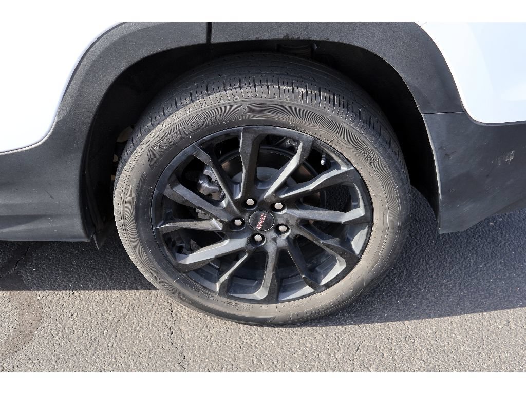 Used 2023 GMC Terrain SLE w/ Driver Convenience Package FWD image 18