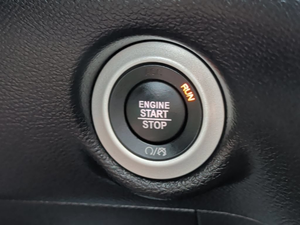 Used 2025 Chrysler Pacifica Select FWD image 26