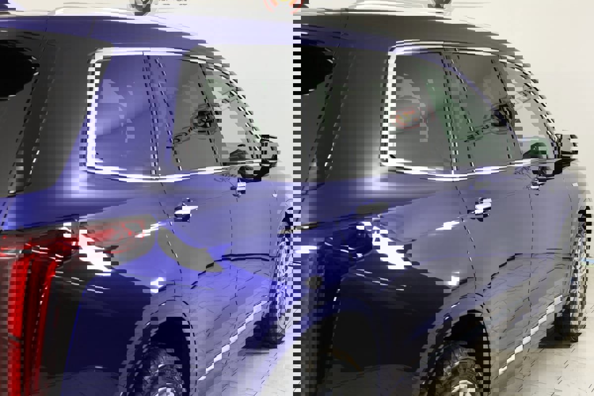 Used 2025 Cadillac XT6 Premium Luxury image 46