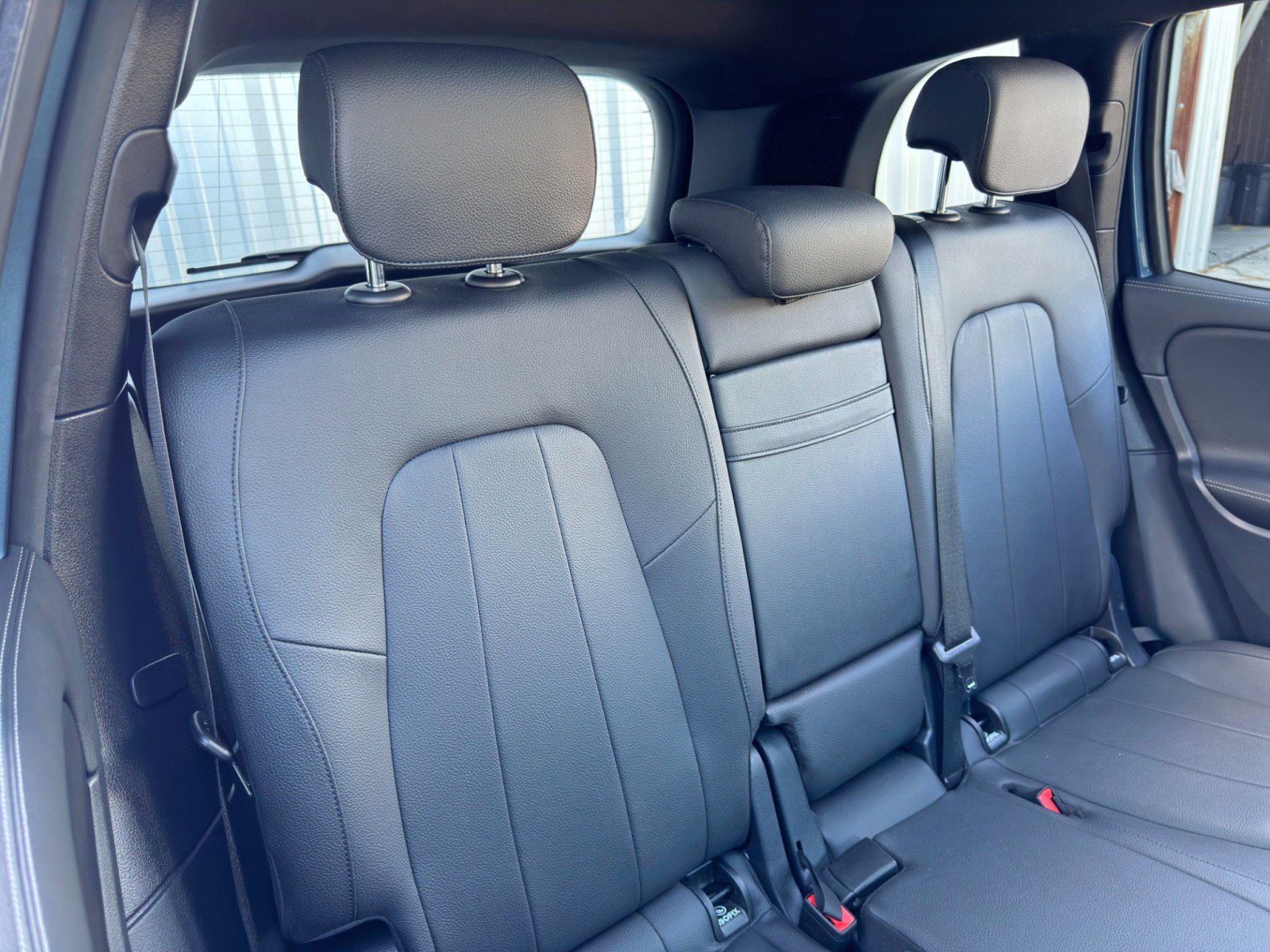 Used 2023 Mercedes-Benz GLB 250 w/ Premium Package image 40