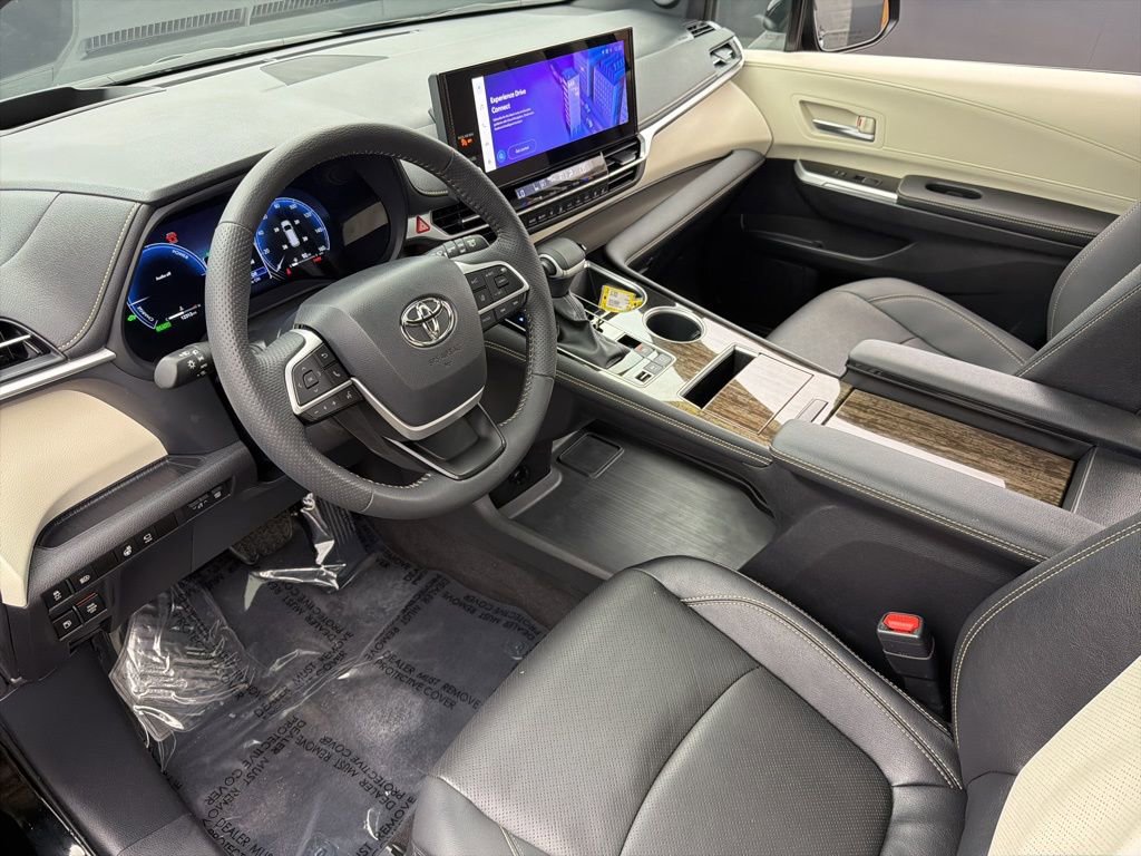 Used 2025 Toyota Sienna Platinum image 10