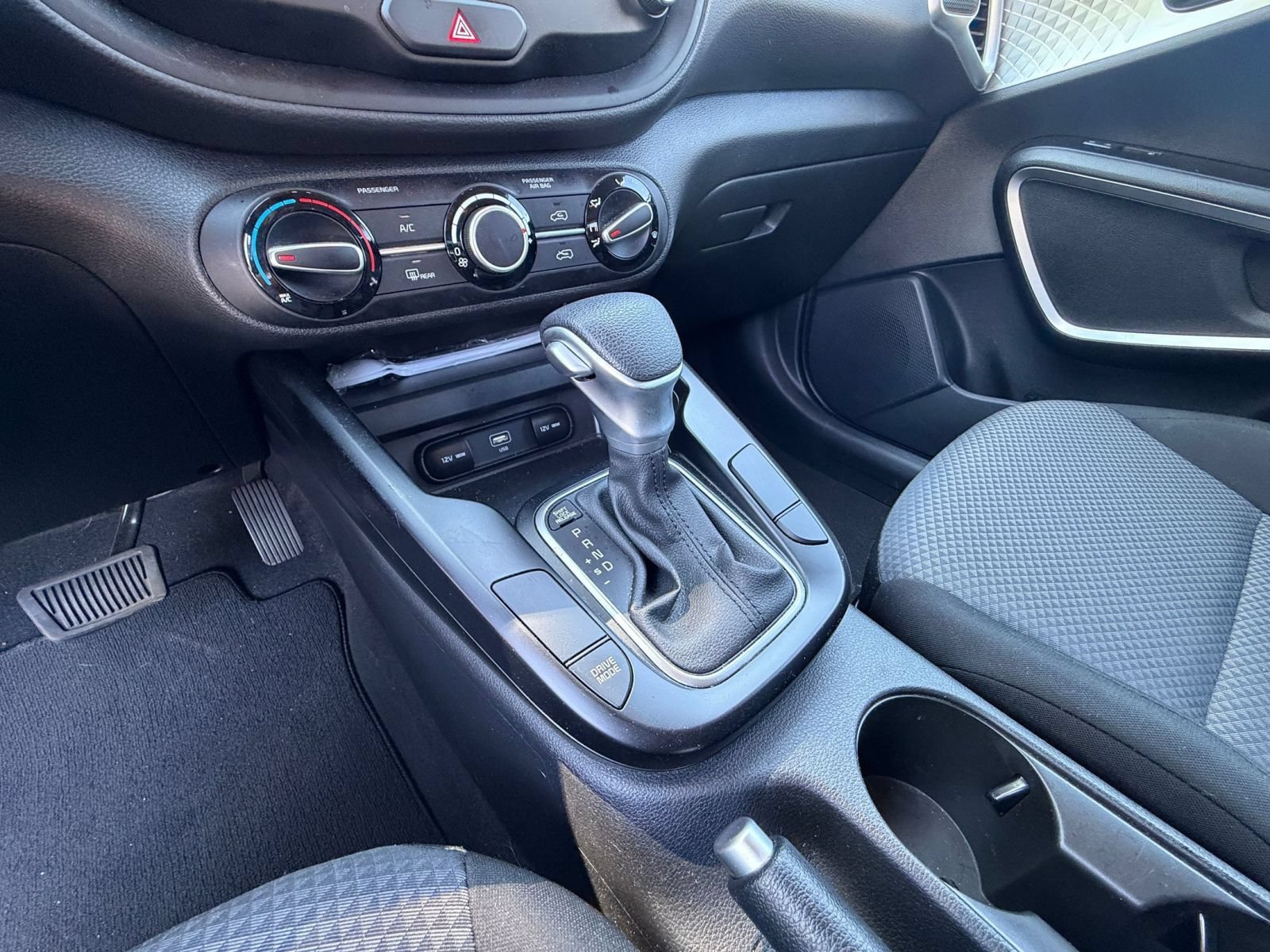 Used 2025 Kia Soul LX w/ LX Technology Package FWD image 38