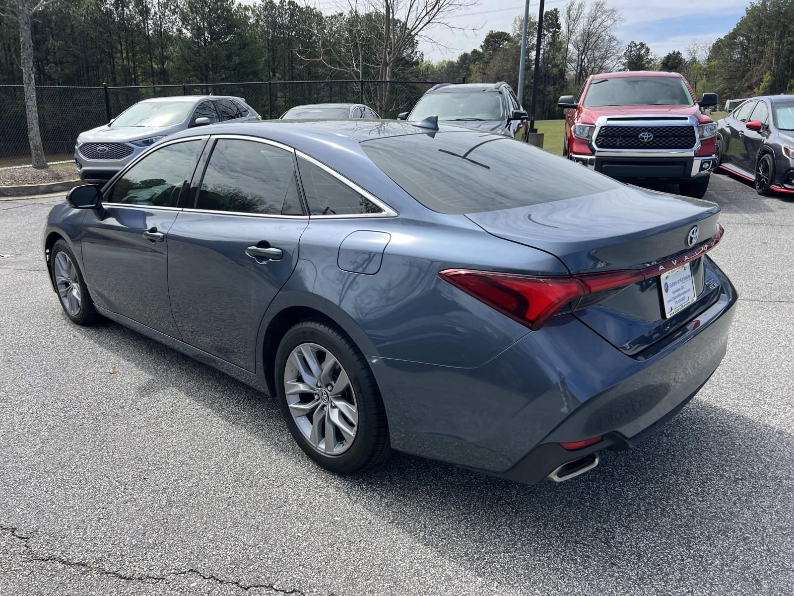 Used 2019 Toyota Avalon XLE w/ Moonroof Package image 5