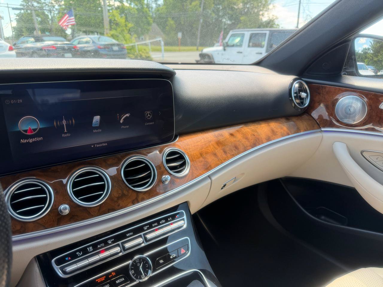 Used 2018 Mercedes-Benz E 300 4MATIC image 13