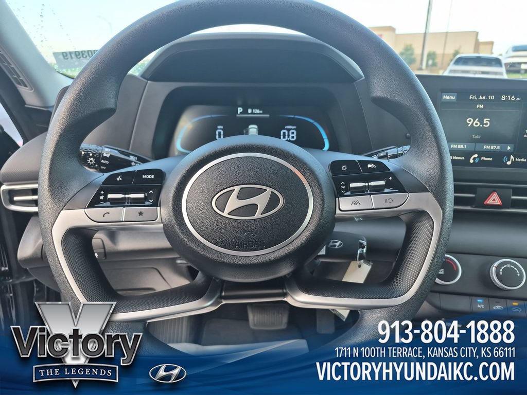 Used 2025 Hyundai Elantra SE FWD image 14