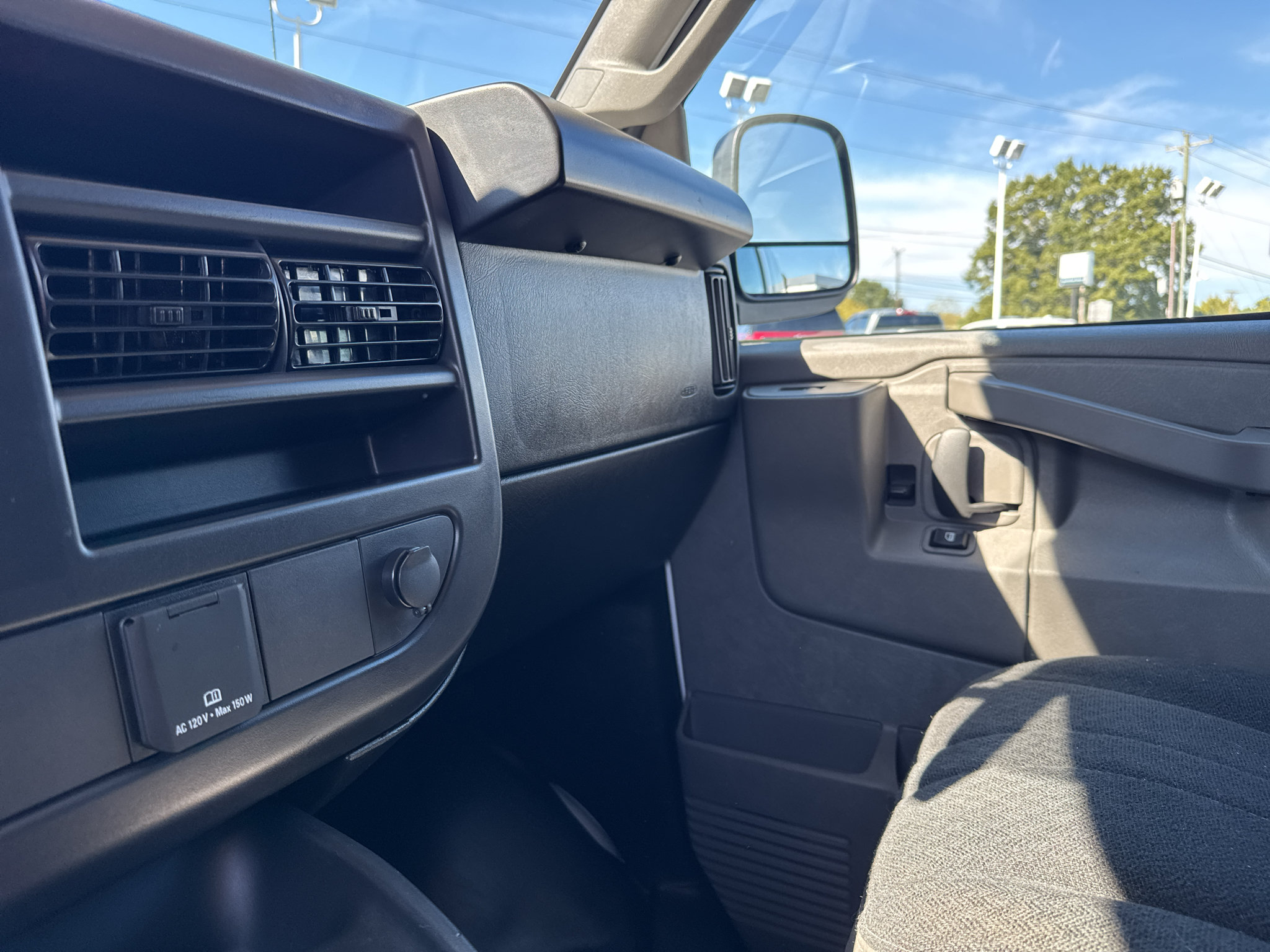 Used 2025 Chevrolet Express 2500 w/ Driver Convenience Package RWD image 16