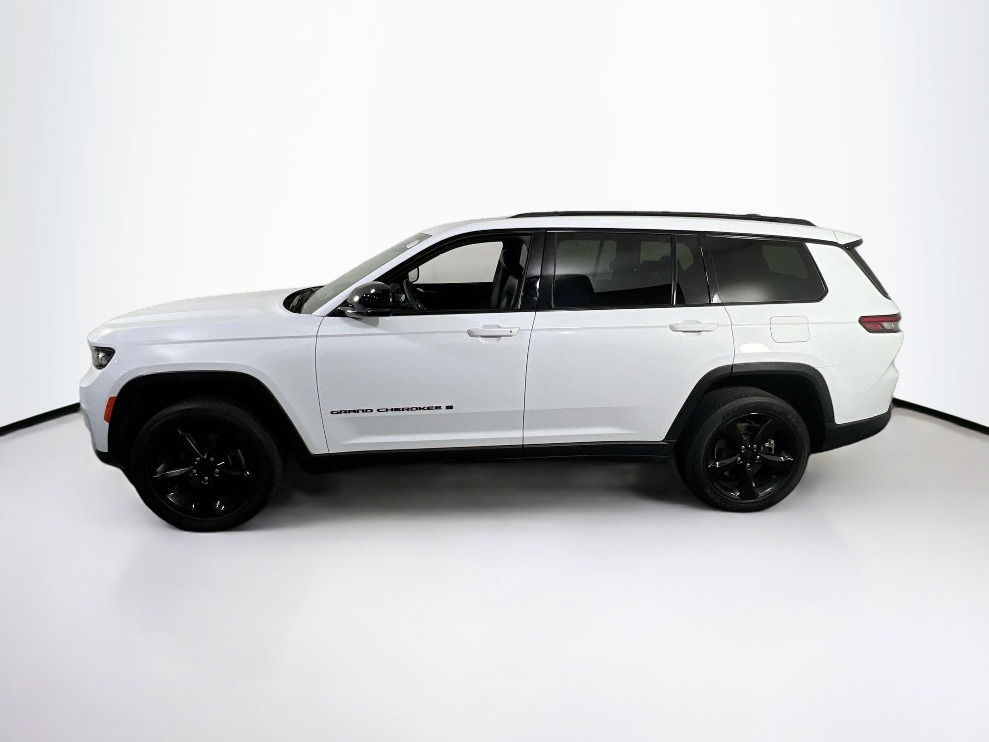 Used 2023 Jeep Grand Cherokee L Laredo AWD/4WD image 8