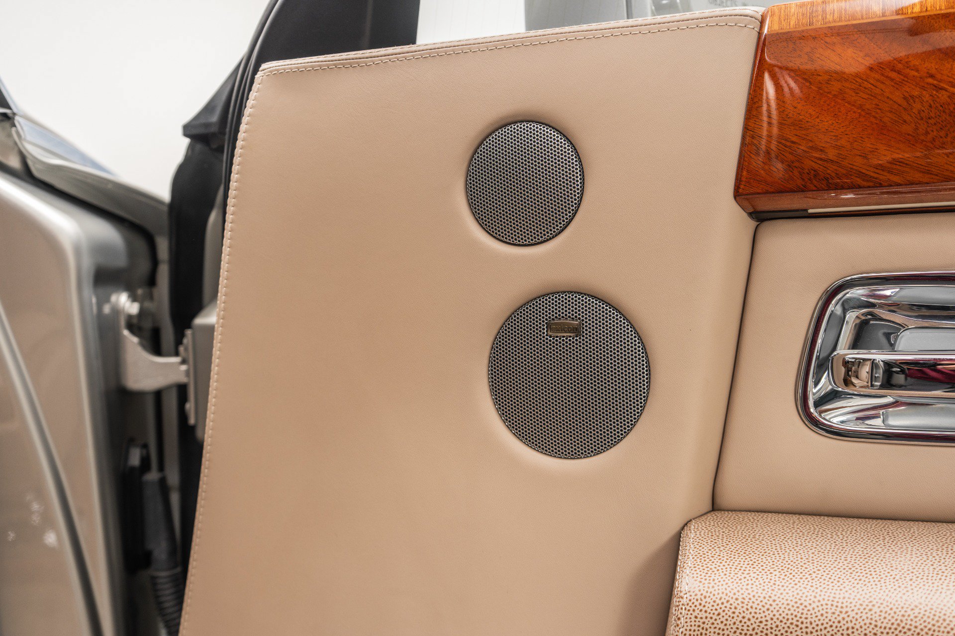 Used 2007 Rolls-Royce Phantom Sedan RWD image 46