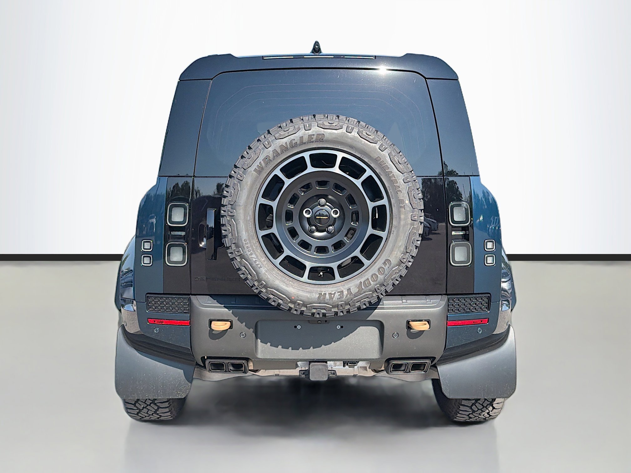 New 2026 Land Rover Defender 110 OCTA image 4