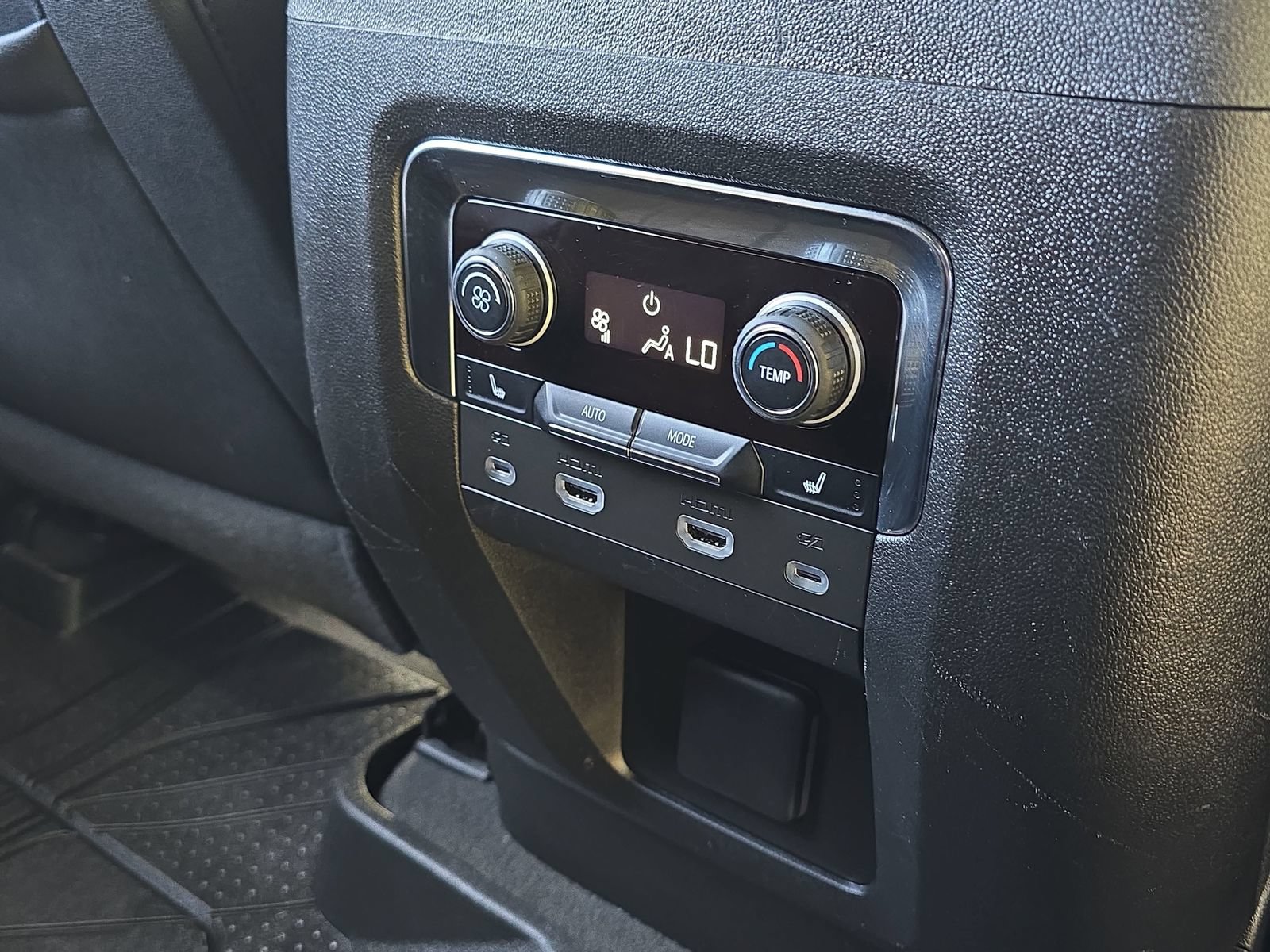 Used 2023 Chevrolet Suburban High Country AWD/4WD image 16