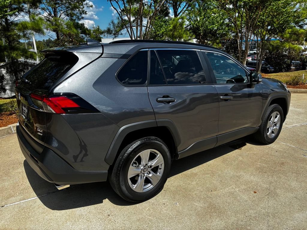 Used 2025 Toyota RAV4 XLE AWD/4WD image 4