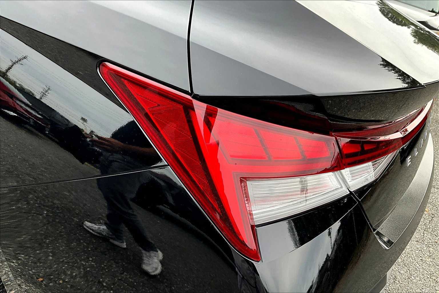 Used 2024 Hyundai Elantra SEL w/ Convenience Package image 28