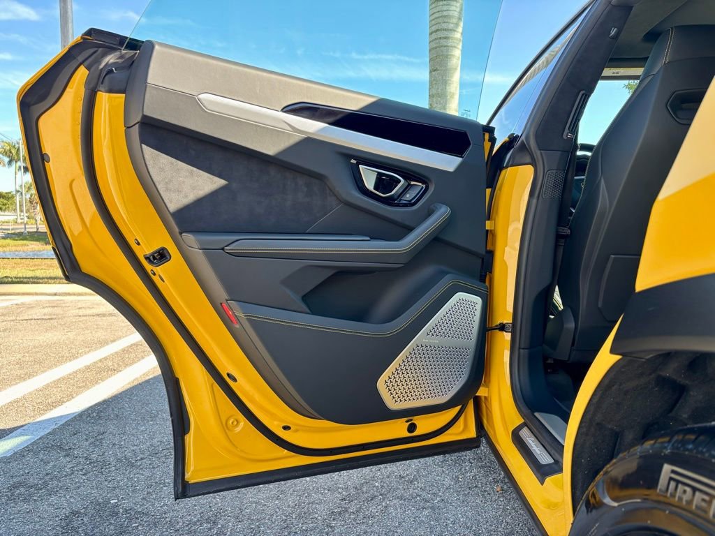 Used 2022 Lamborghini Urus image 20