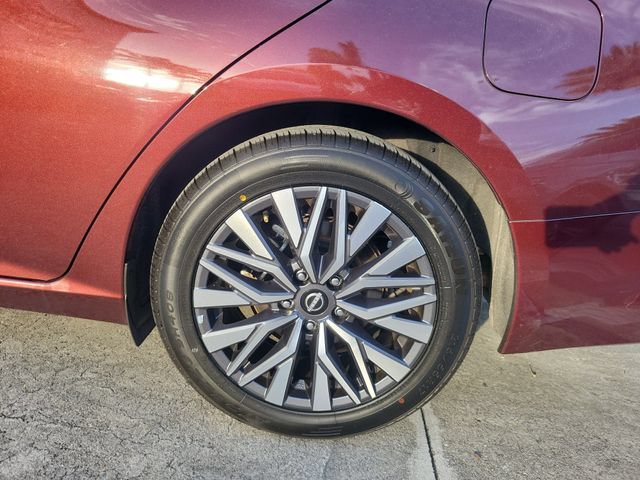 Used 2024 Nissan Altima 2.5 SV FWD image 6