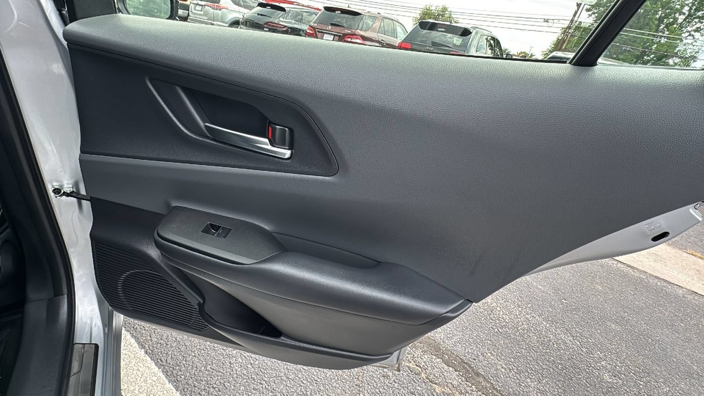 Used 2024 Toyota Prius XLE FWD image 19