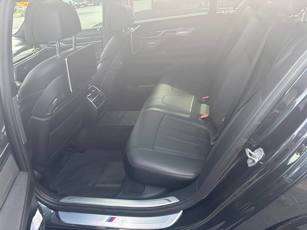 Used 2017 BMW 740i xDrive AWD/4WD image 25