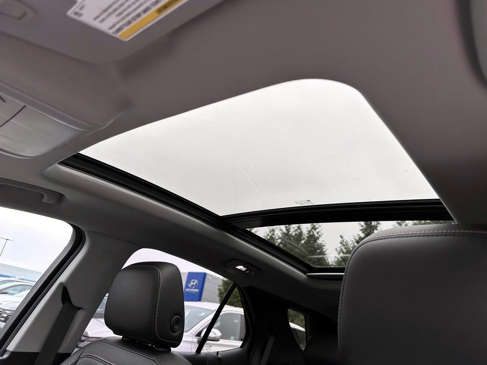 Used 2021 Chevrolet Equinox Premier AWD/4WD image 13
