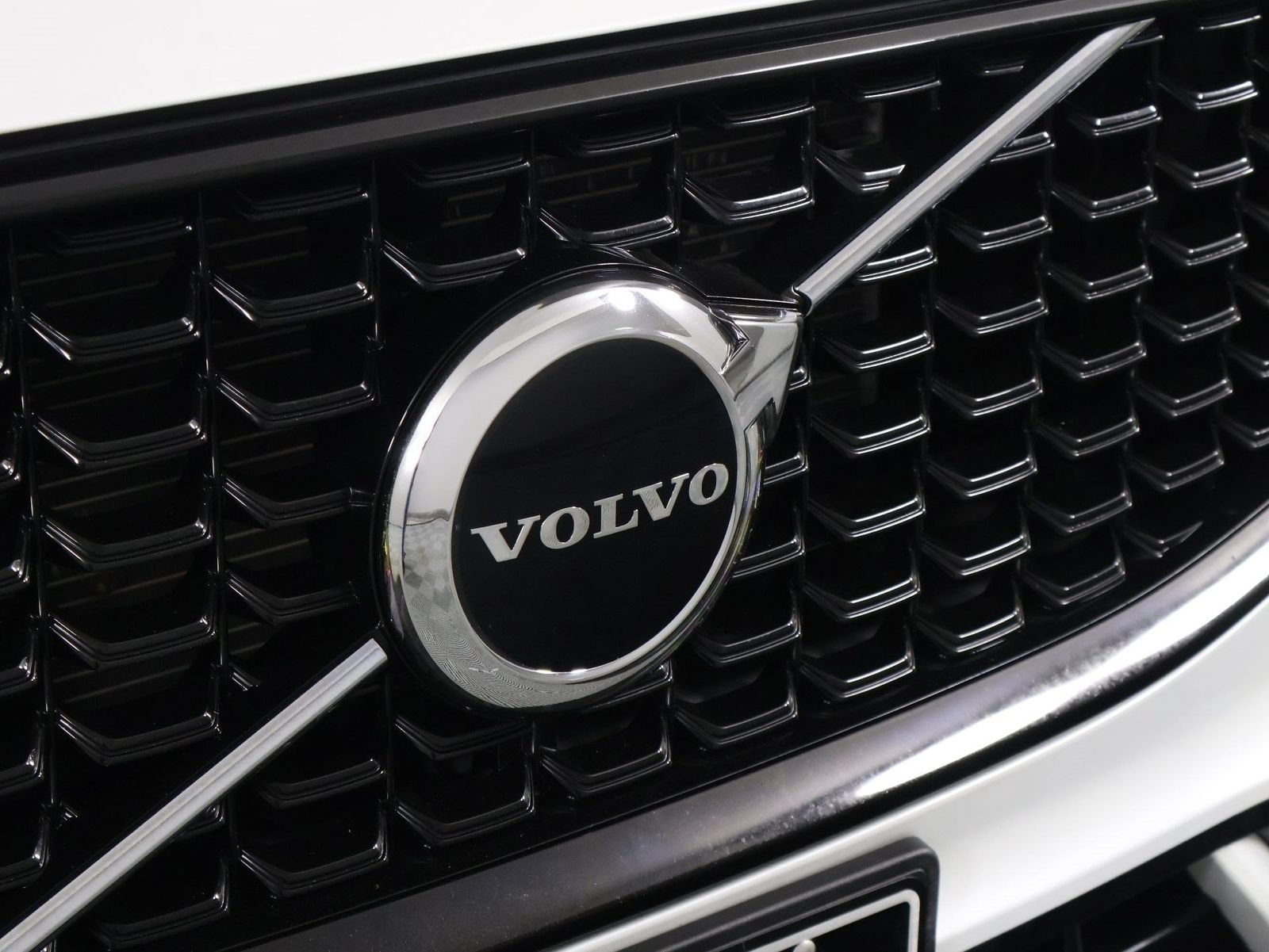 Certified 2025 Volvo XC60 T8 Core w/ Protection Package Premier AWD/4WD image 27