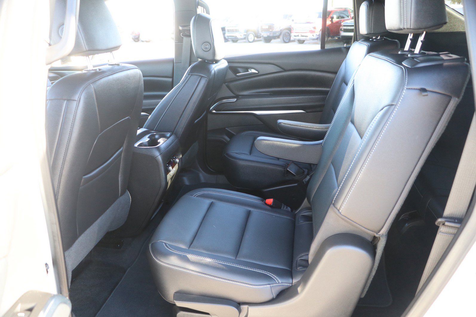 Used 2025 Chevrolet Traverse LT image 29