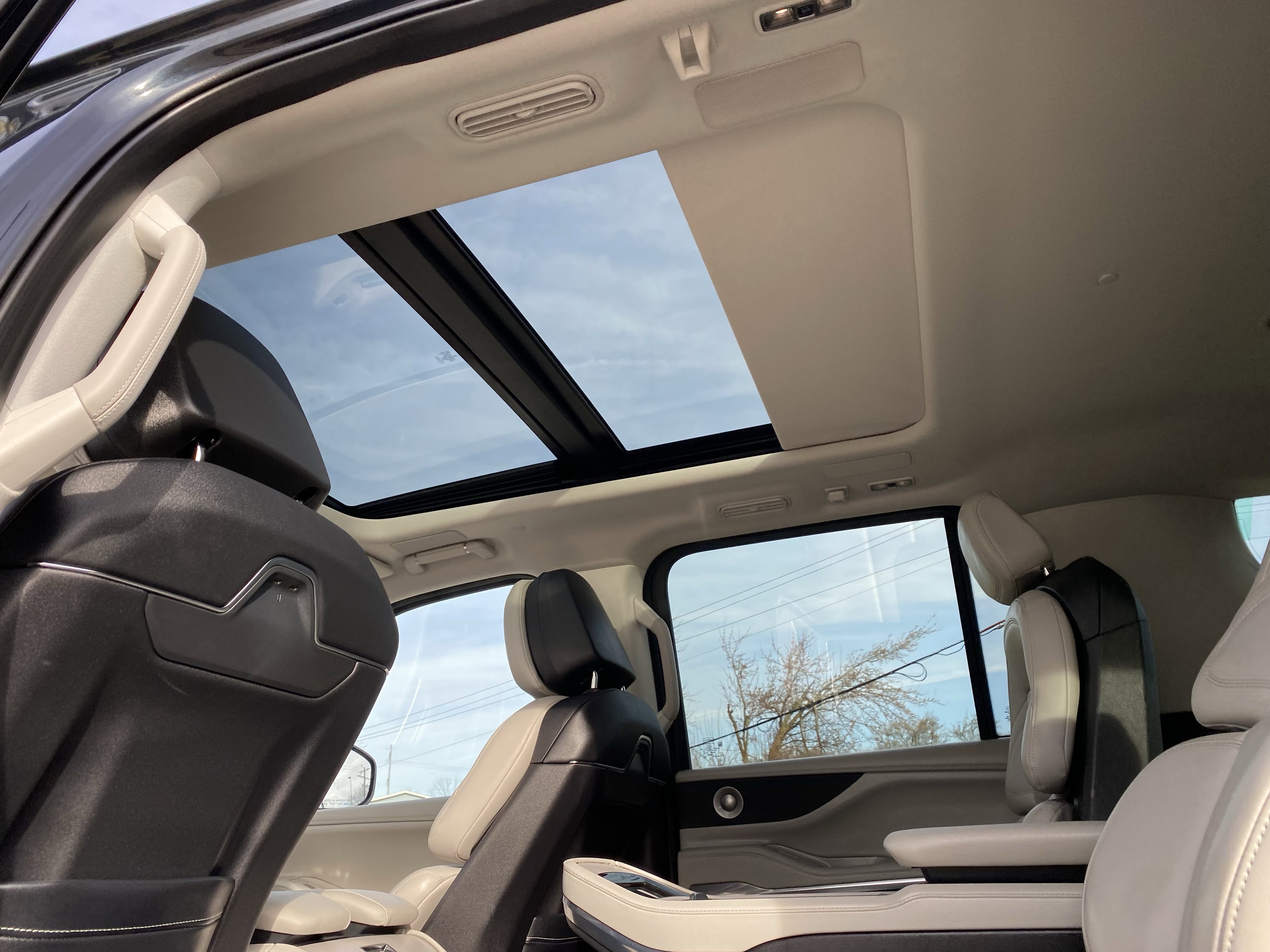 Used 2025 Lincoln Navigator L Reserve image 6