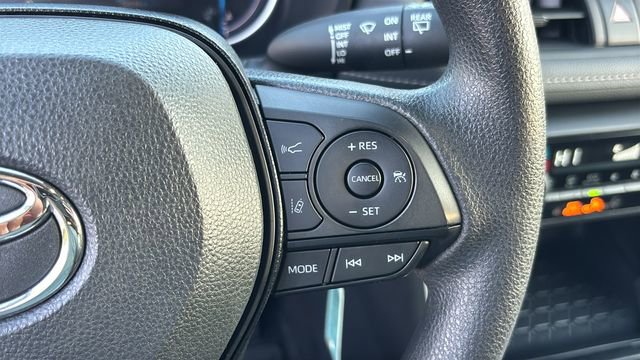 Used 2025 Toyota RAV4 LE AWD/4WD image 17