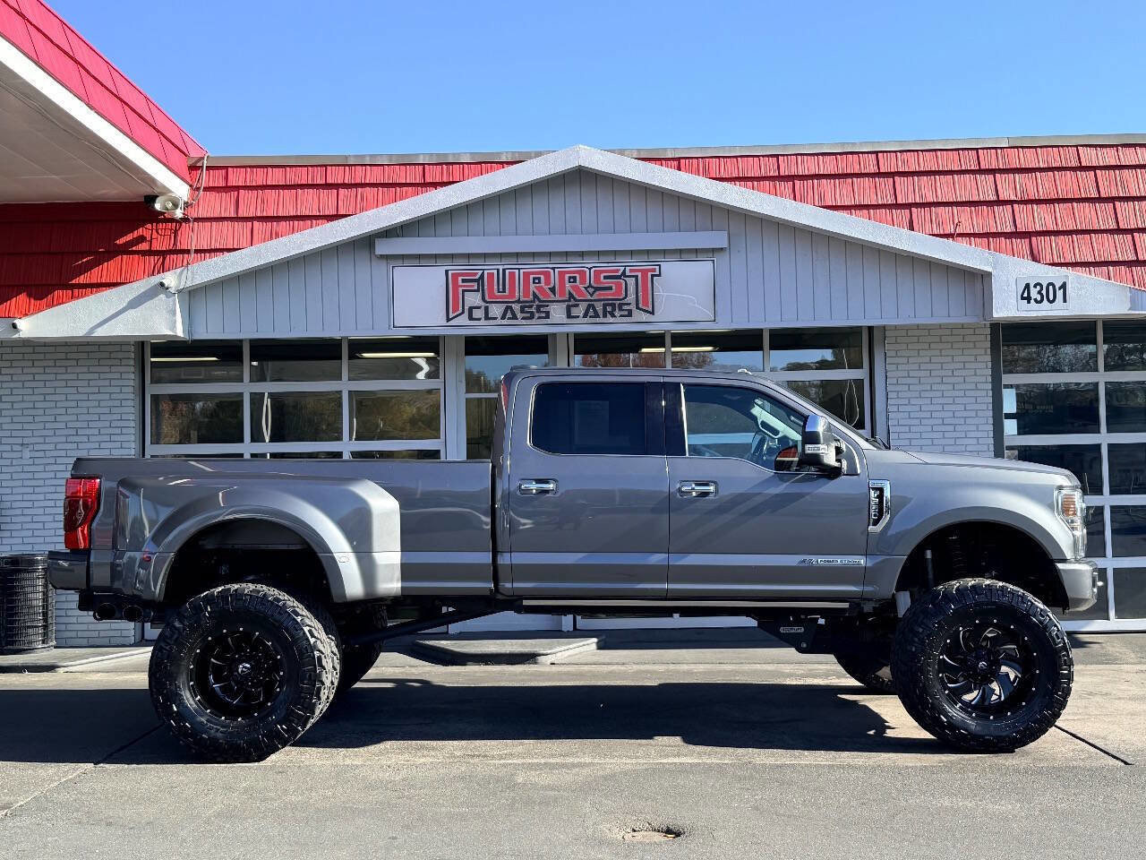 Used 2022 Ford F350 Platinum image 2