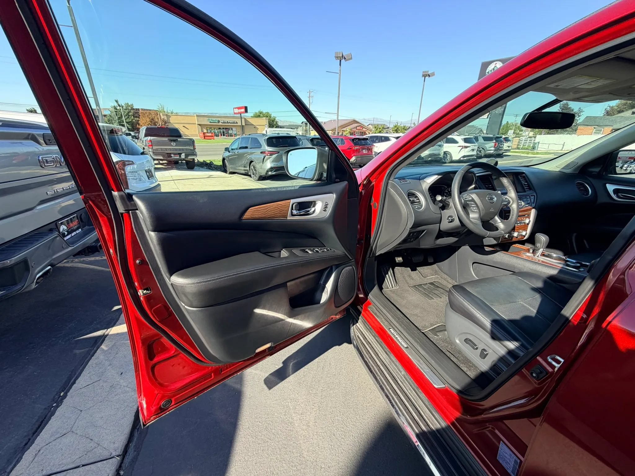 Used 2020 Nissan Pathfinder Platinum w/ Cargo Package AWD/4WD image 10