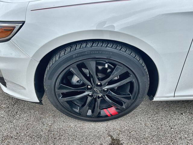 Used 2022 Chevrolet Malibu LT w/ Redline Edition image 32