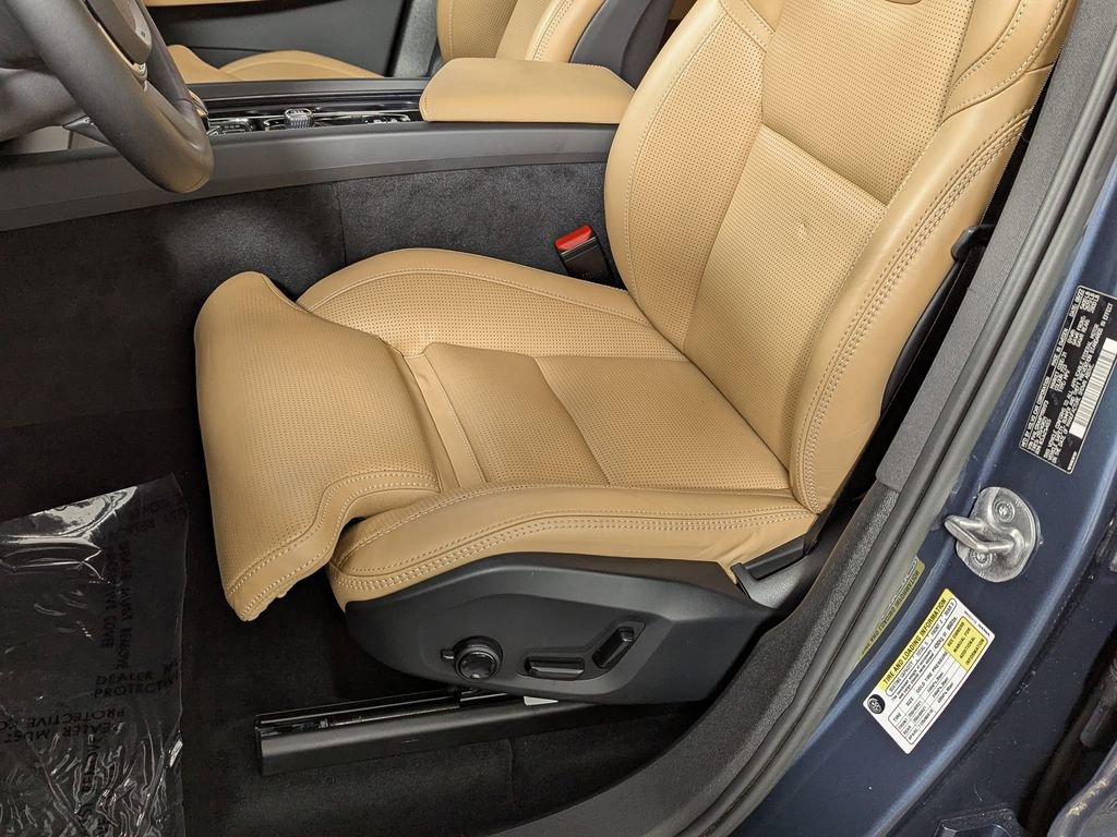 Used 2023 Volvo XC60 B5 Ultimate w/ Climate Package image 19