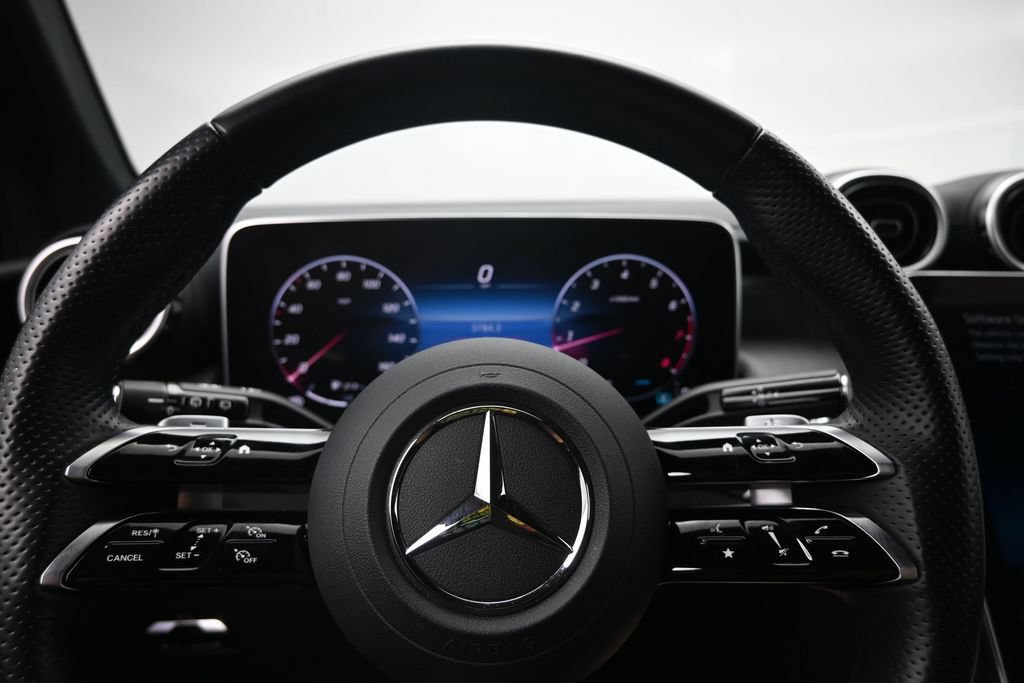 Used 2024 Mercedes-Benz GLC 300 4MATIC image 14