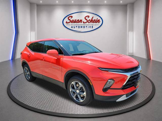 Used 2025 Chevrolet Blazer LT AWD/4WD image 3