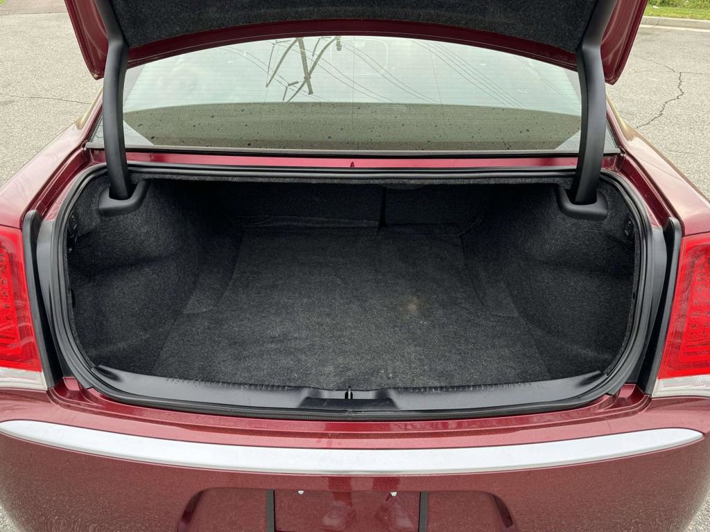 Used 2019 Chrysler 300 Touring w/ Chrome Appearance Package image 16