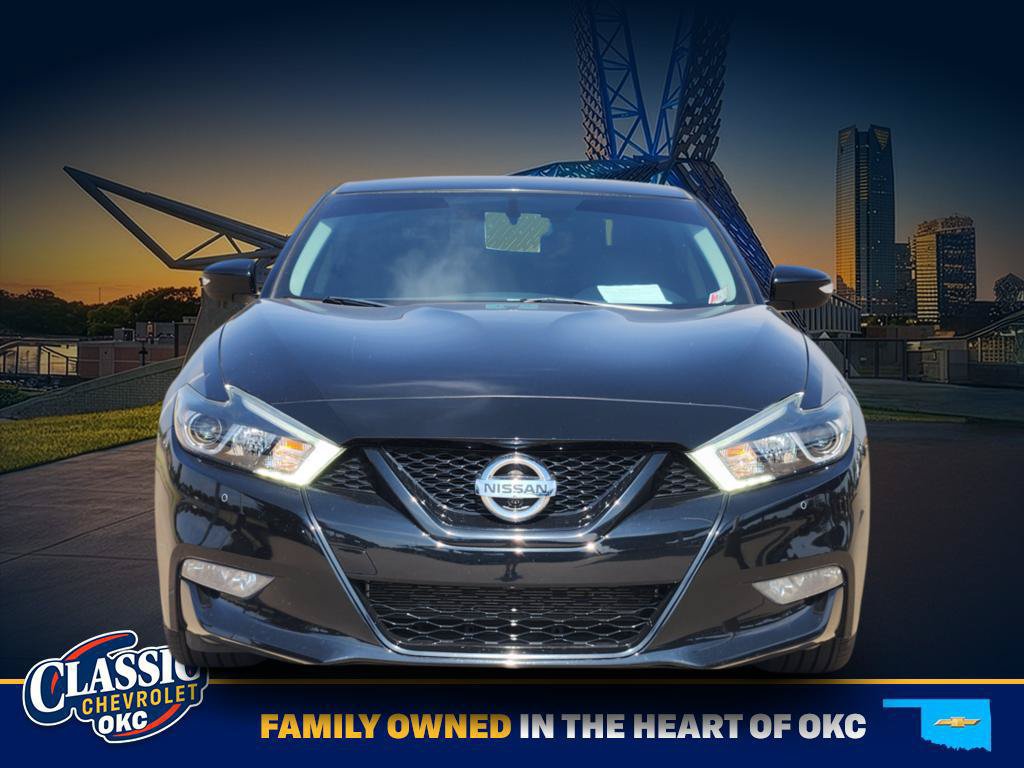 Used 2018 Nissan Maxima SR w/ Midnight Edition FWD image 2
