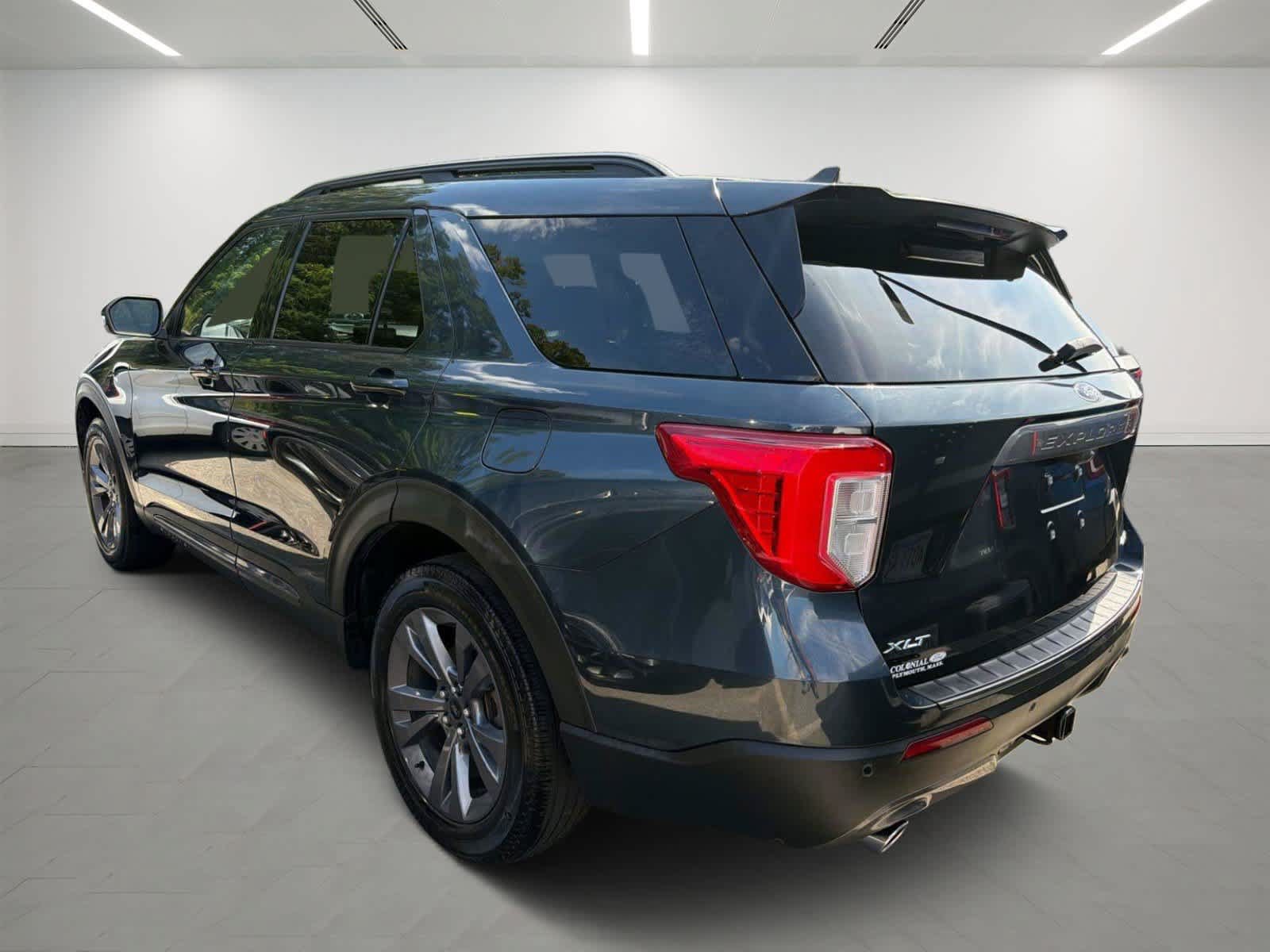 Used 2023 Ford Explorer XLT w/ Equipment Group 202A AWD/4WD image 2
