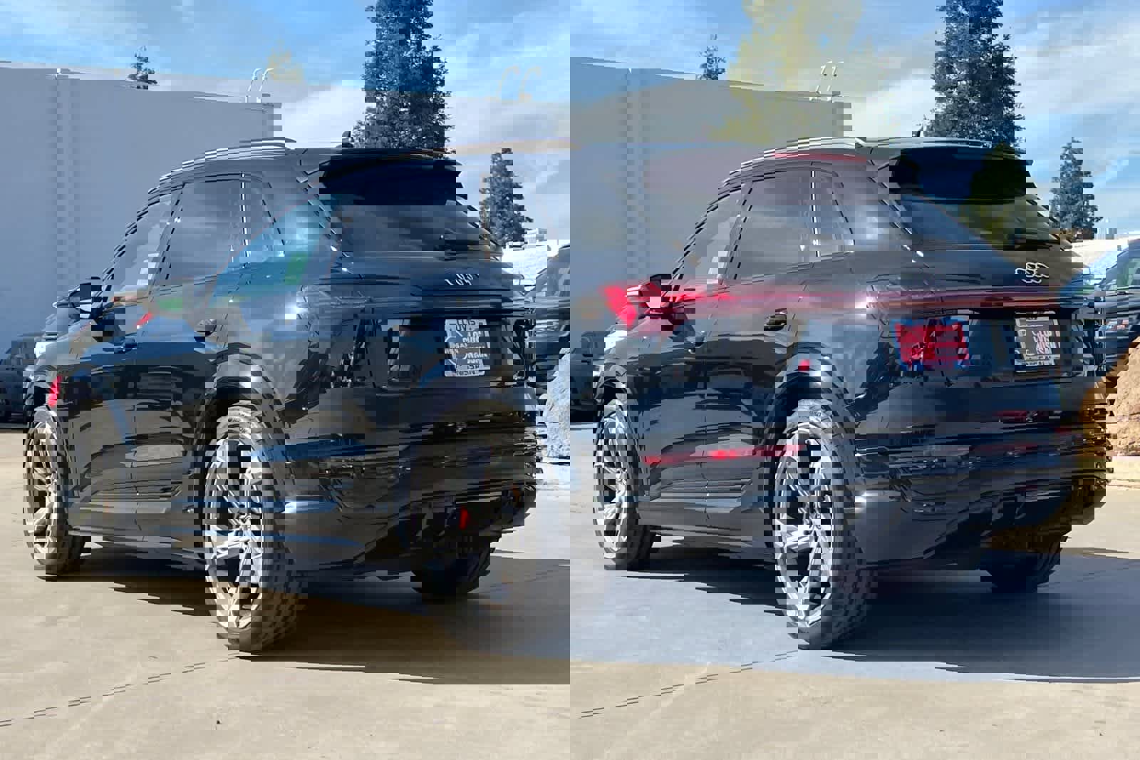 Used 2024 Audi Q8 e-tron Prestige w/ Prestige Package image 7