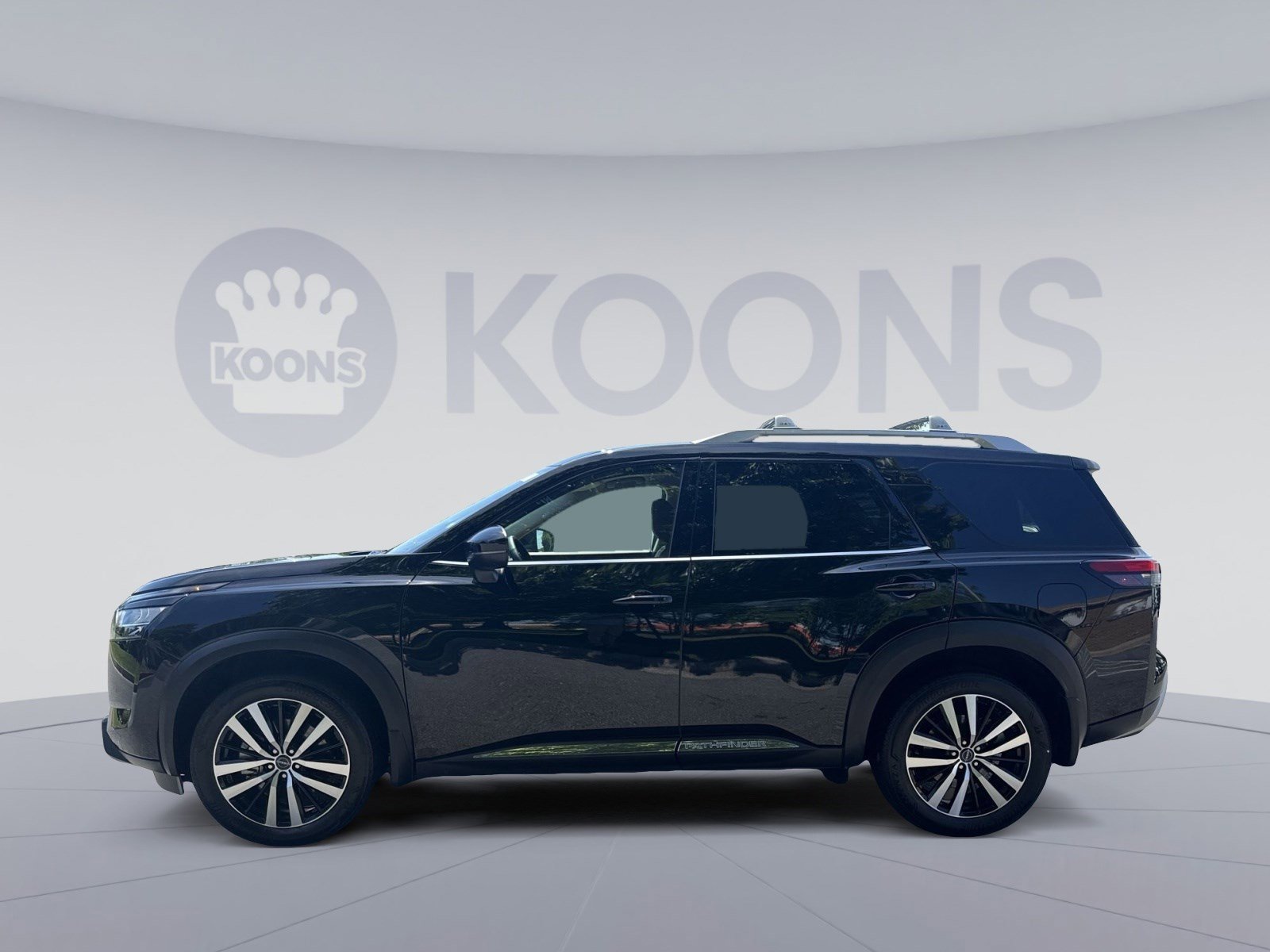 Used 2024 Nissan Pathfinder Platinum w/ Cargo Package AWD/4WD image 2