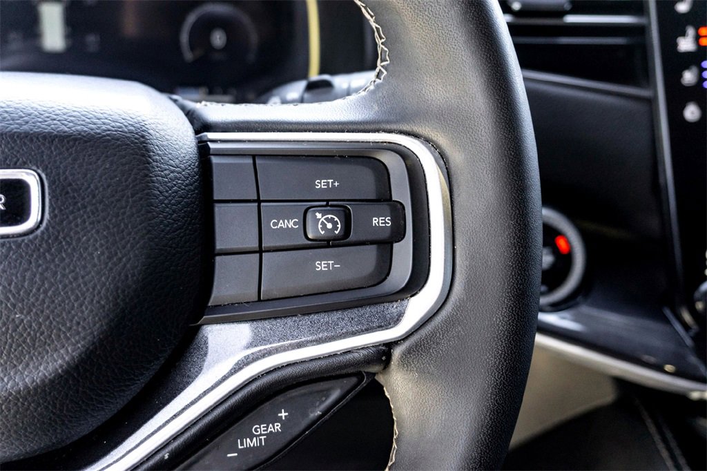 Used 2023 Jeep Wagoneer 4WD image 20