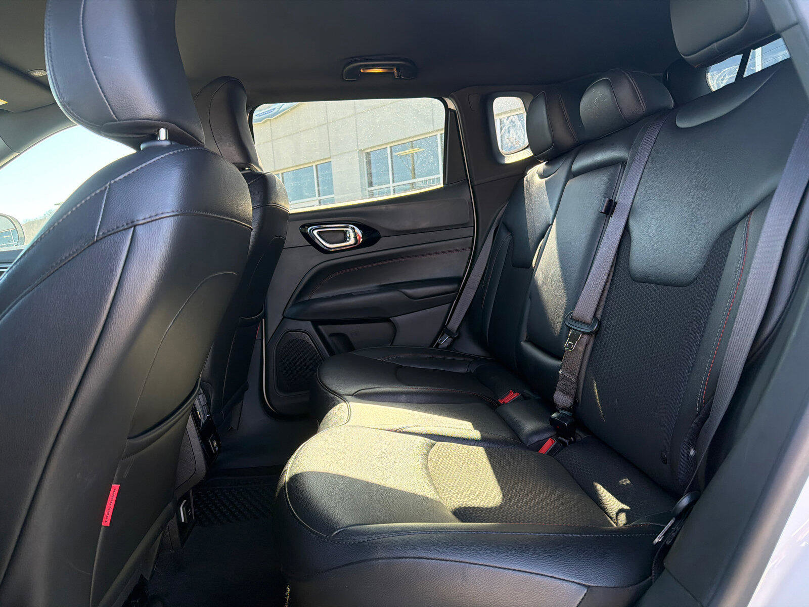 Used 2025 Jeep Compass Trailhawk image 18