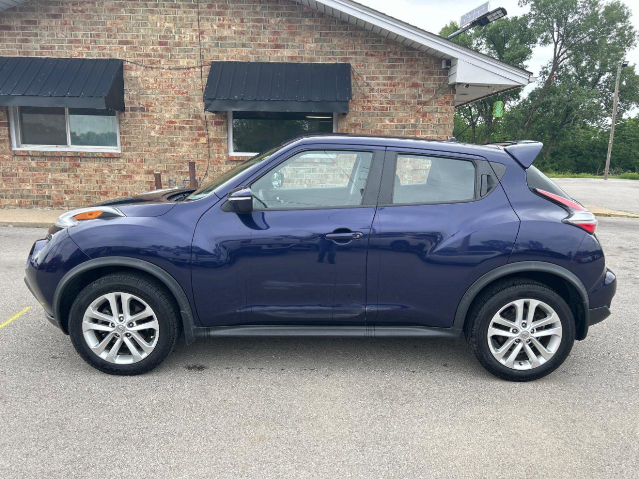 Used 2015 Nissan Juke S FWD image 10