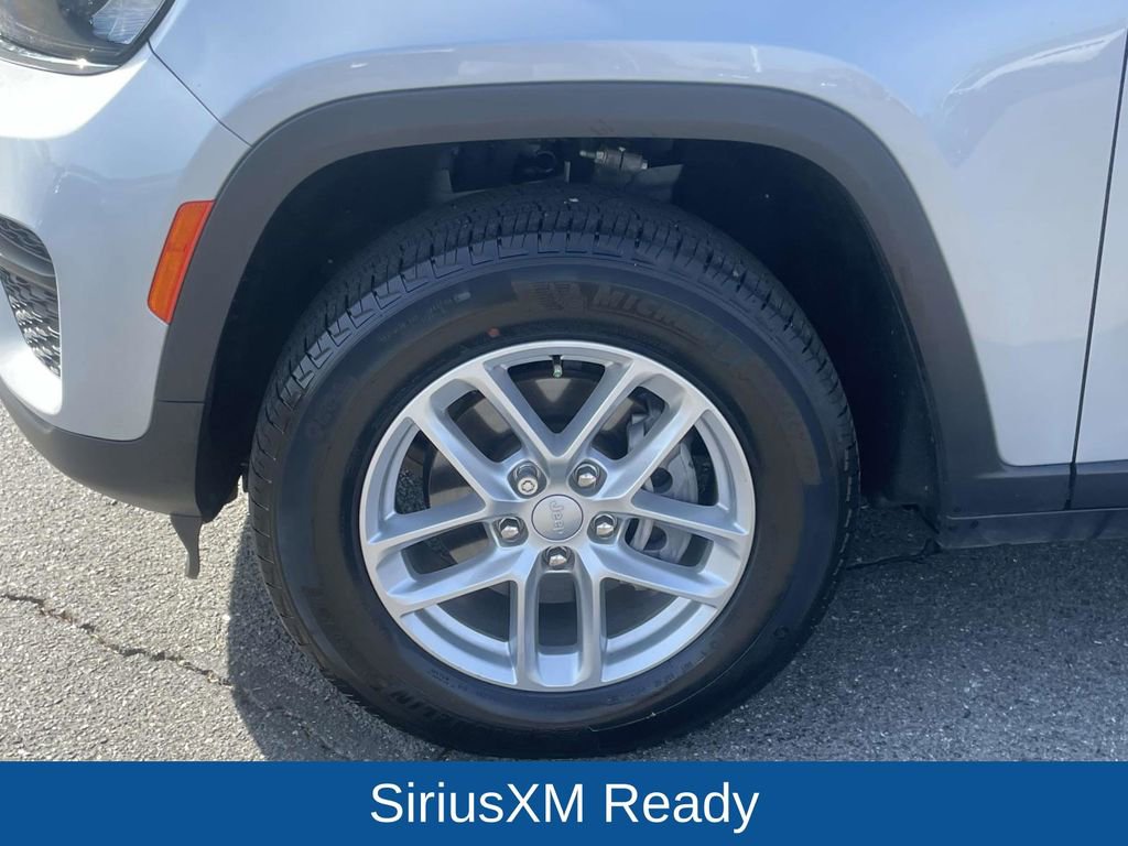 Certified 2025 Jeep Grand Cherokee Laredo X image 12