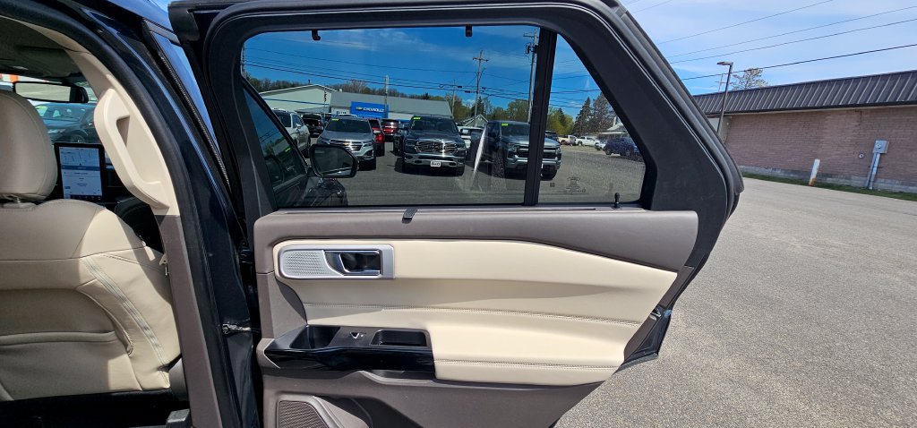 Used 2022 Ford Explorer Platinum AWD/4WD image 23