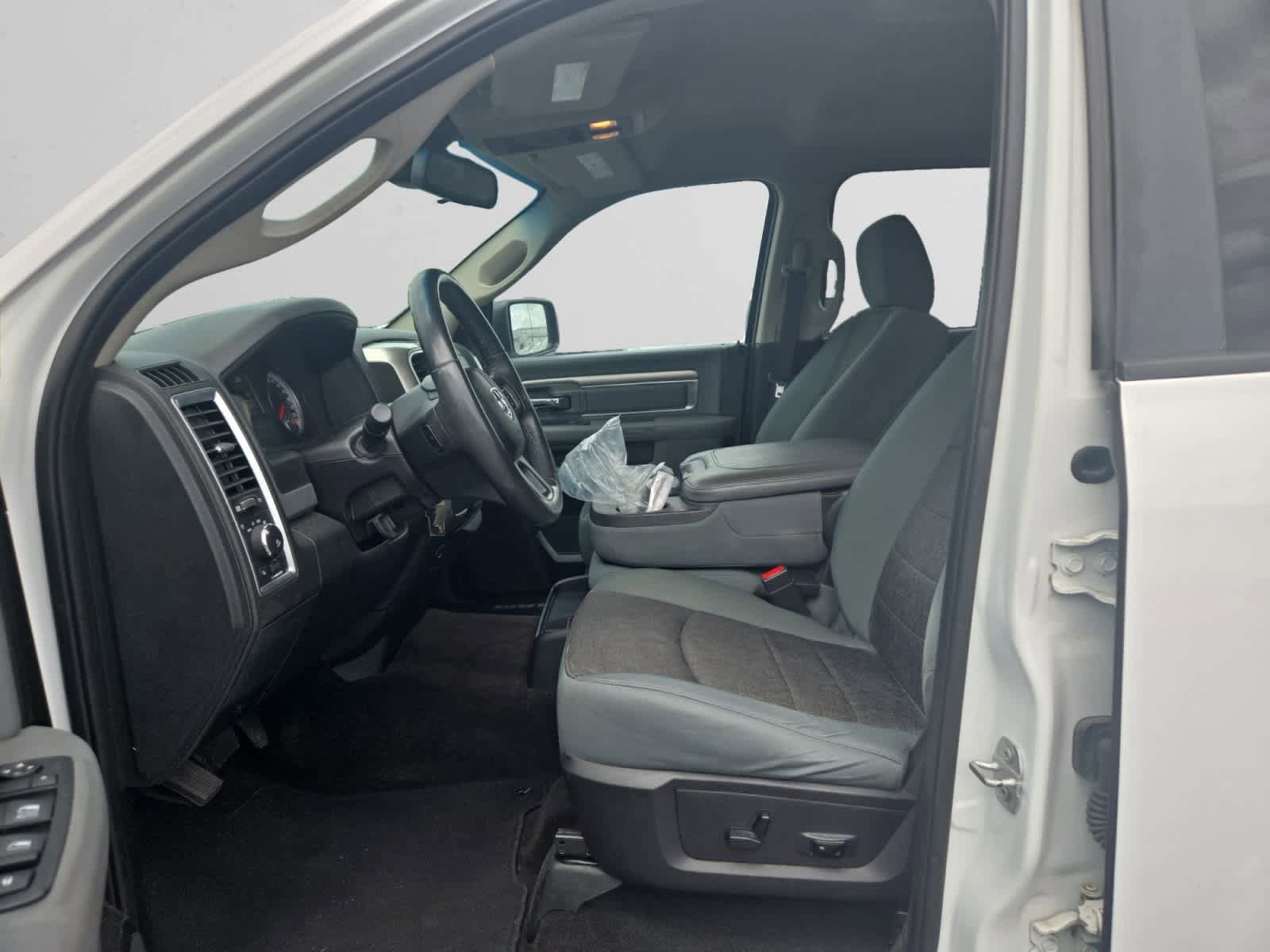 Used 2015 RAM 1500 Big Horn RWD image 9