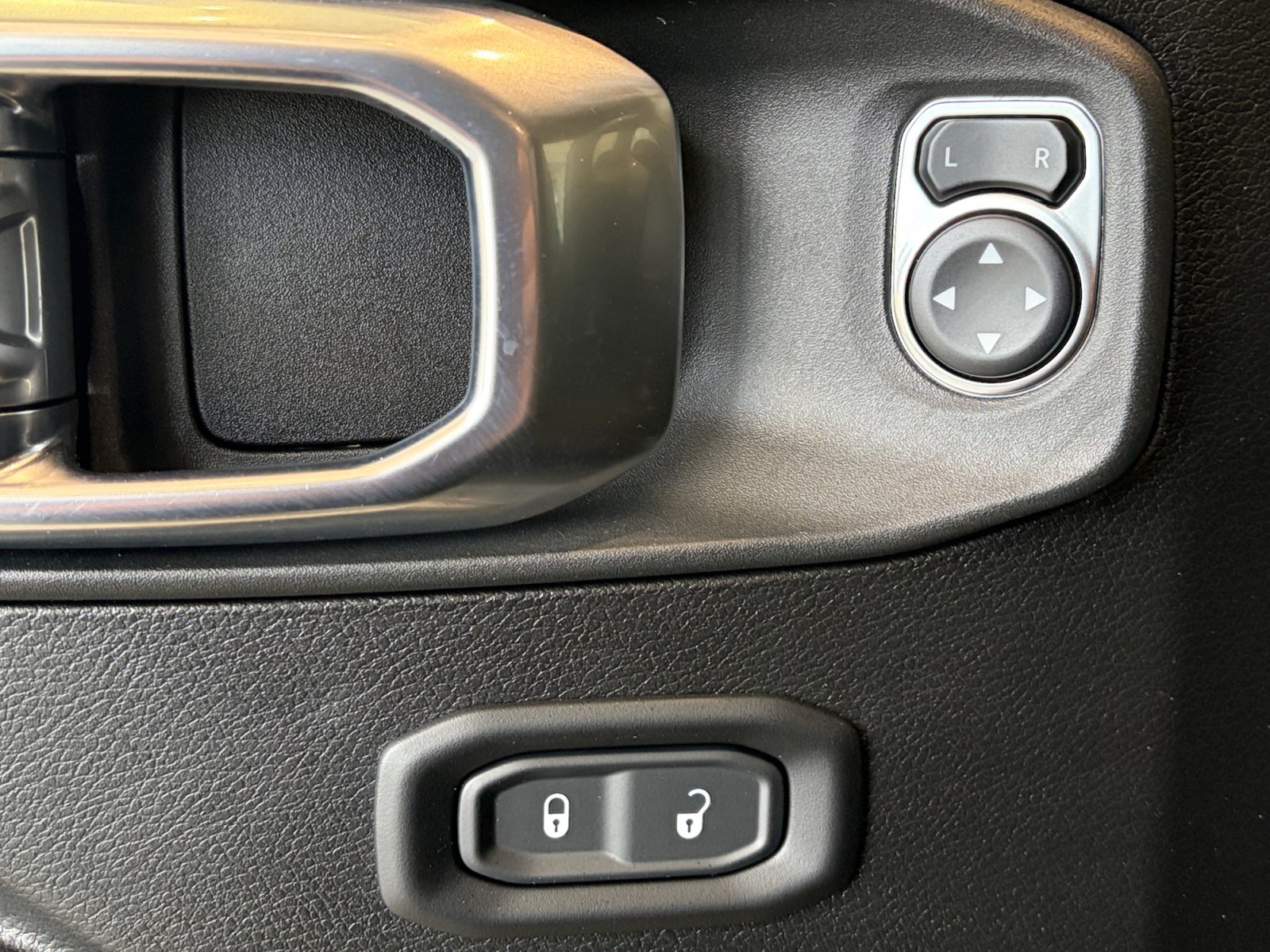 Used 2021 Jeep Wrangler Unlimited Sport AWD/4WD image 13