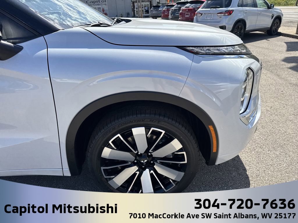 New 2025 Mitsubishi Outlander SEL image 3