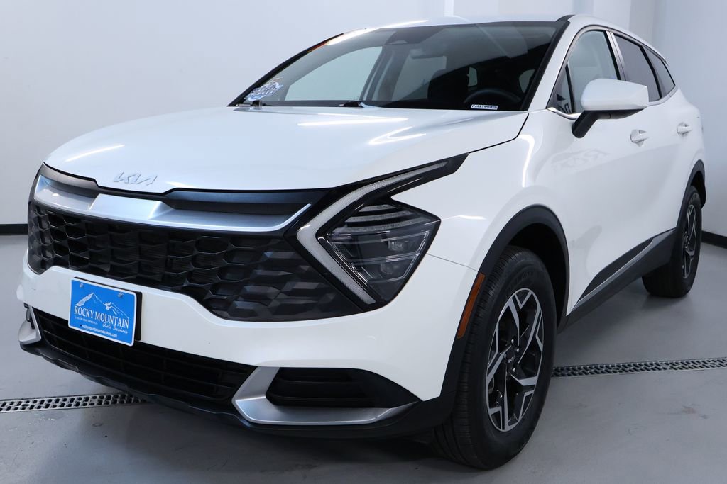 Used 2024 Kia Sportage LX image 3