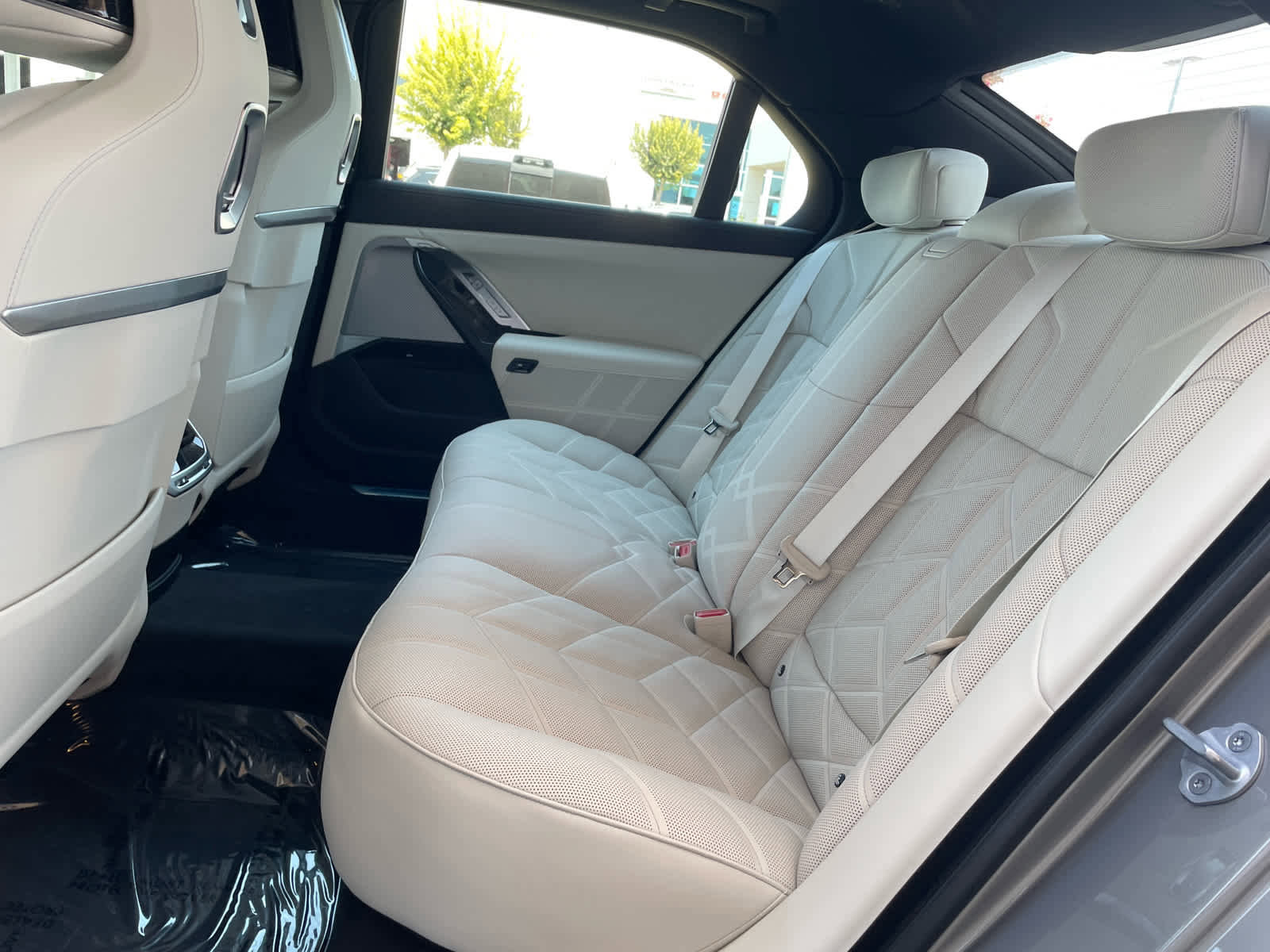 New 2025 BMW 740i w/ Executive Package image 8