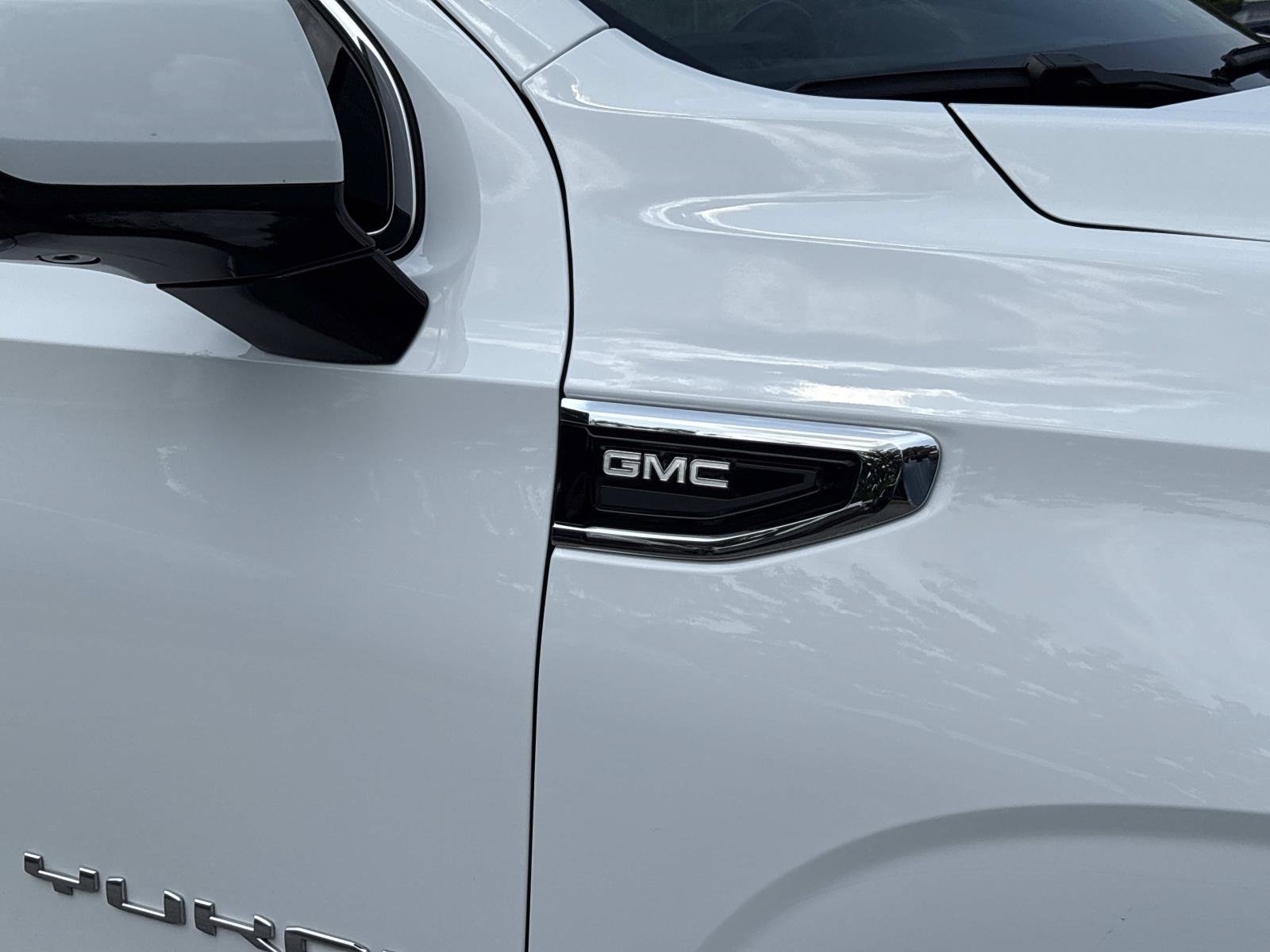 Used 2023 GMC Yukon SLT w/ SLT Premium Package AWD/4WD image 11