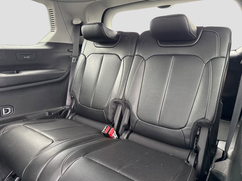 Used 2023 Jeep Grand Cherokee L Limited w/ Luxury Tech Group II AWD/4WD image 28