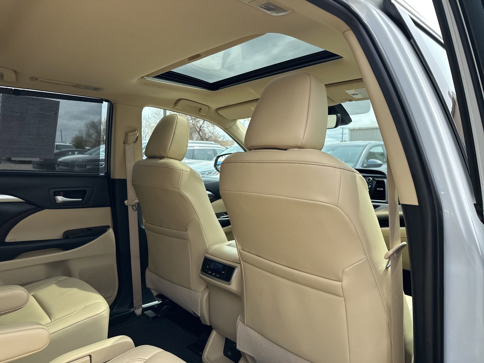 Used 2019 Toyota Highlander XLE AWD/4WD image 33