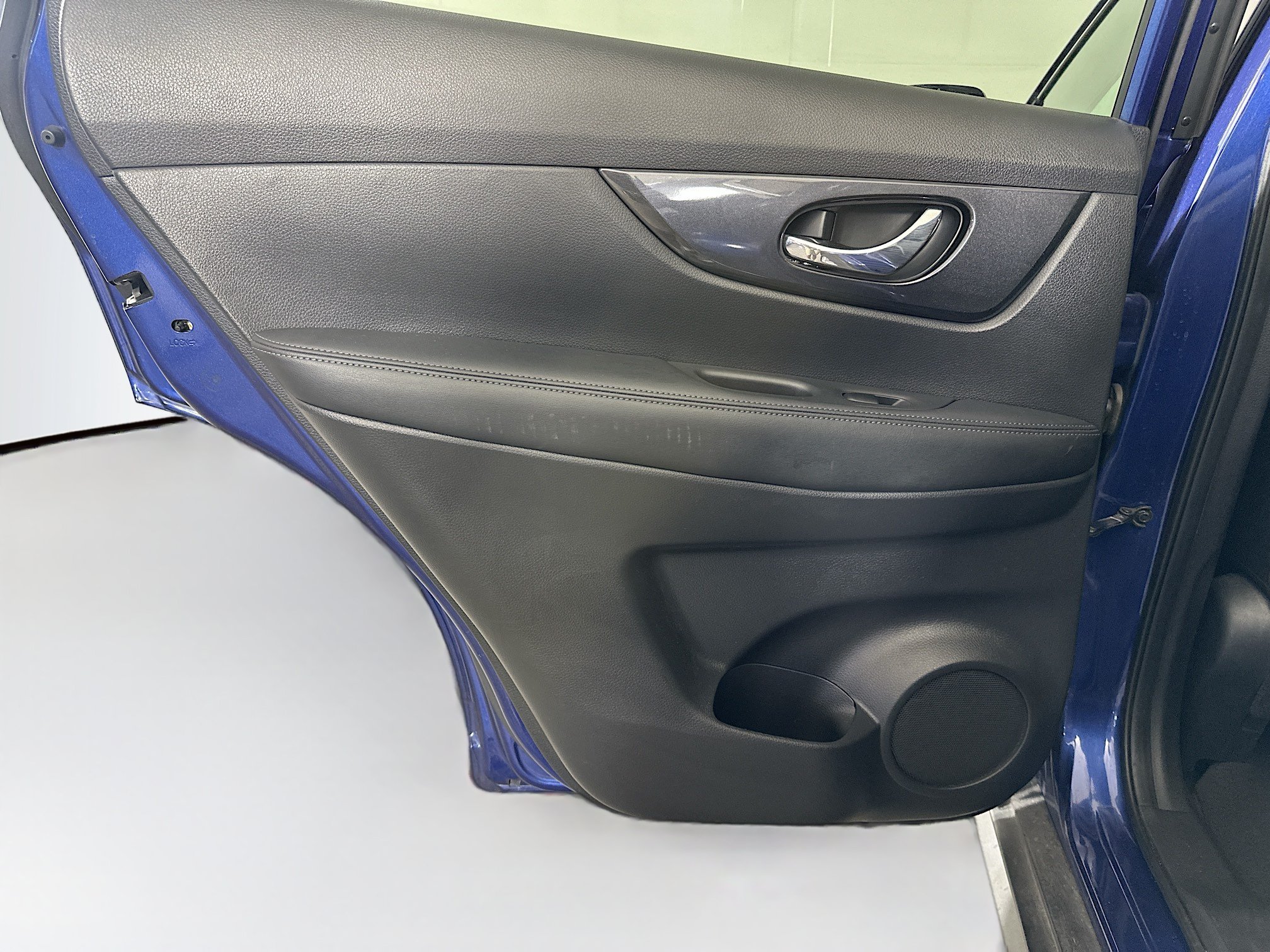 Used 2018 Nissan Rogue SV FWD image 25